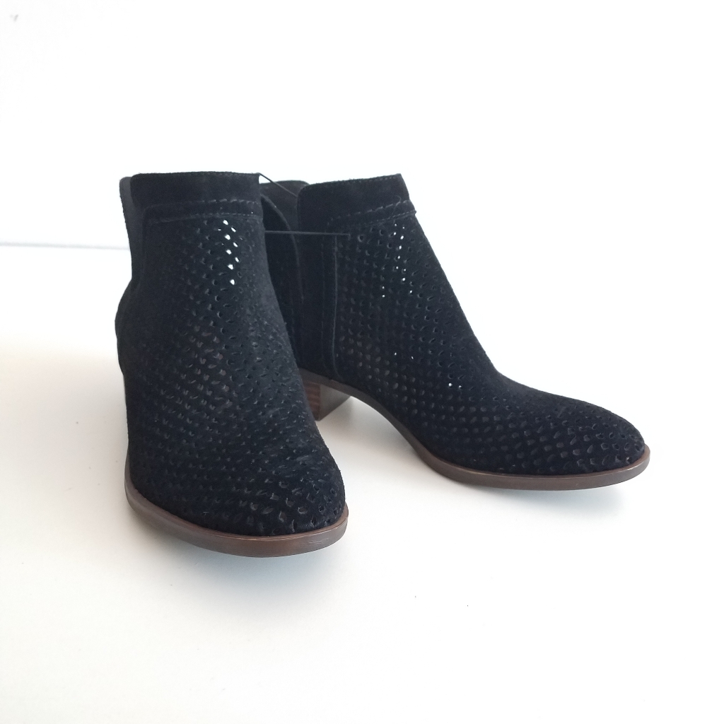 Lucky Brand Suede Cut Out Details Ankle Boots Blk